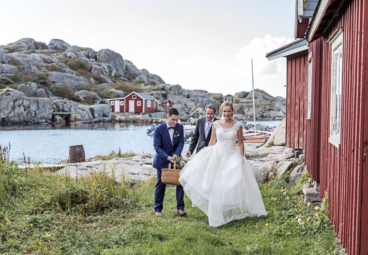 Bröllopsfotografering, brudpar, skärgården, öckerö, klippor, hav. Bröllopsfotograf Åsa Lännerström Göteborg